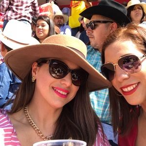 Meet your Posher, Claudia